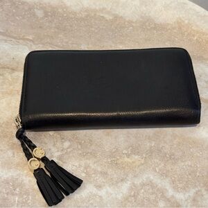 Gucci leather zip around continental wallet